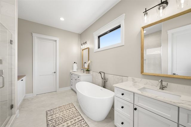 13700 Quail Ridge Drive, Urbandale, IA 50323