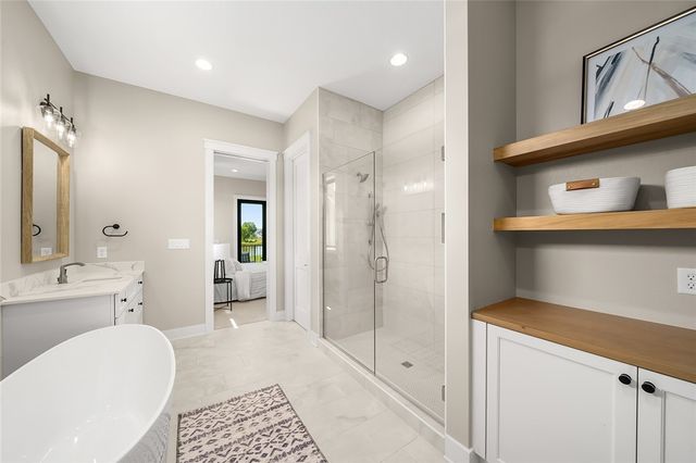13700 Quail Ridge Drive, Urbandale, IA 50323