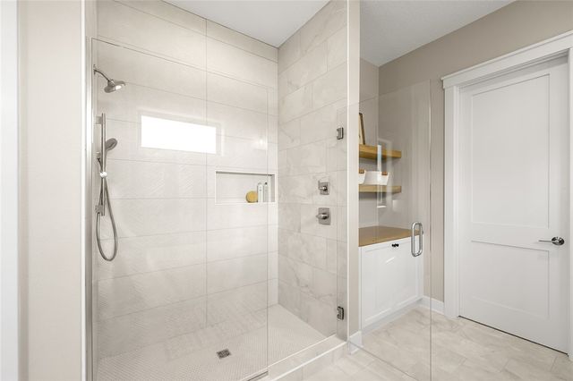13700 Quail Ridge Drive, Urbandale, IA 50323