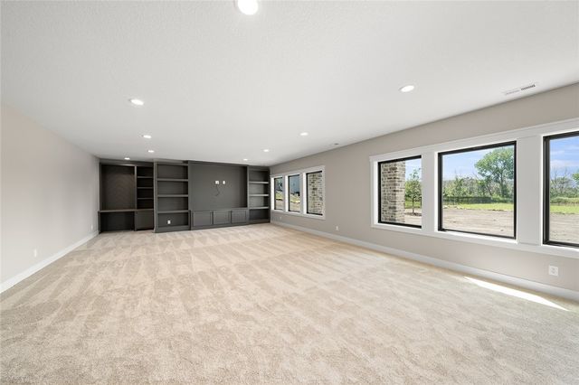 13700 Quail Ridge Drive, Urbandale, IA 50323