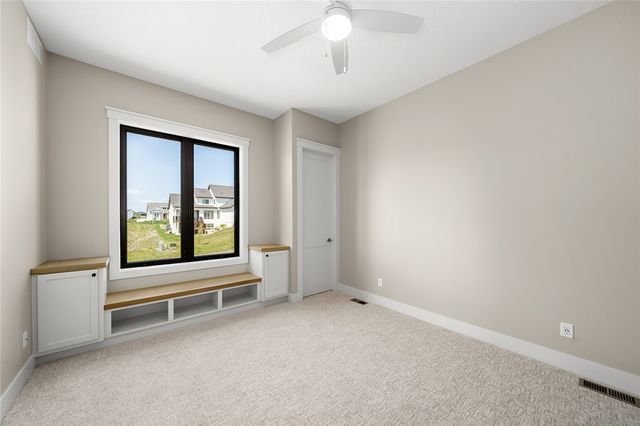 13700 Quail Ridge Drive, Urbandale, IA 50323