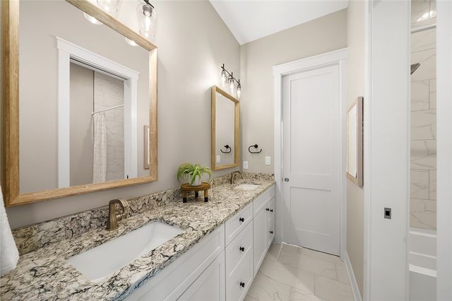 13700 Quail Ridge Drive, Urbandale, IA 50323