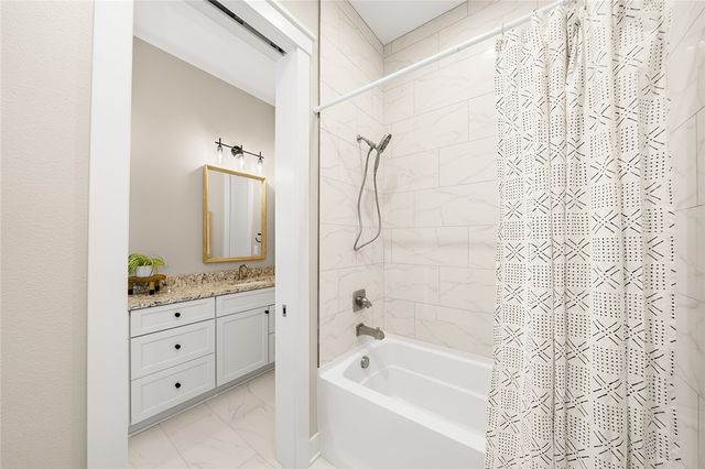 13700 Quail Ridge Drive, Urbandale, IA 50323