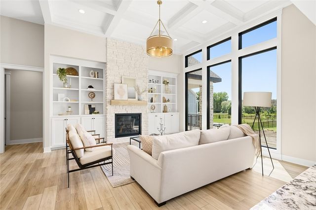 13700 Quail Ridge Drive, Urbandale, IA 50323