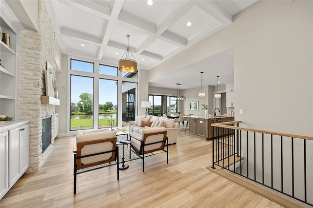 13700 Quail Ridge Drive, Urbandale, IA 50323