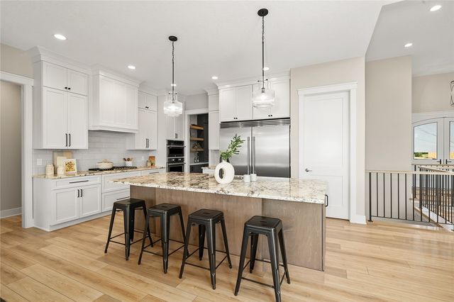 13700 Quail Ridge Drive, Urbandale, IA 50323