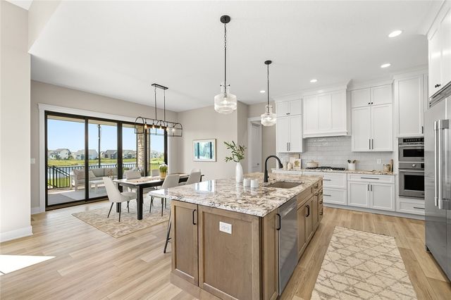 13700 Quail Ridge Drive, Urbandale, IA 50323