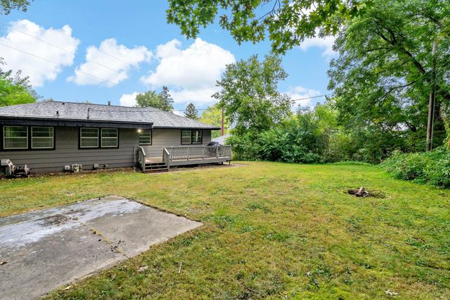 405 Creek Lane, Chaska, MN 55318