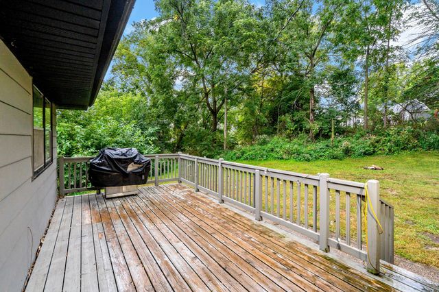 405 Creek Lane, Chaska, MN 55318