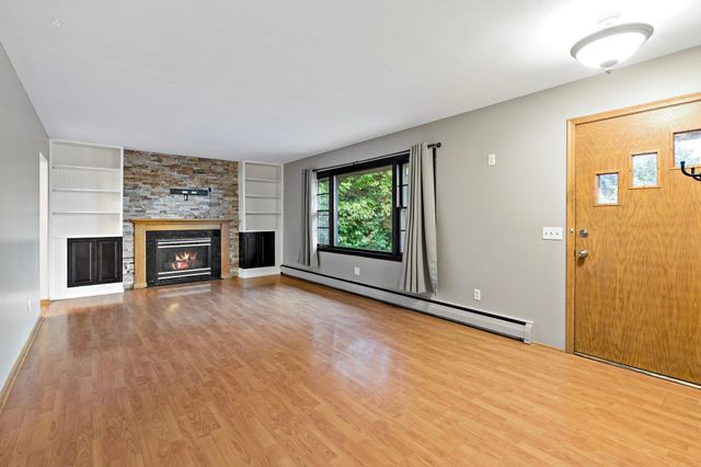 405 Creek Lane, Chaska, MN 55318