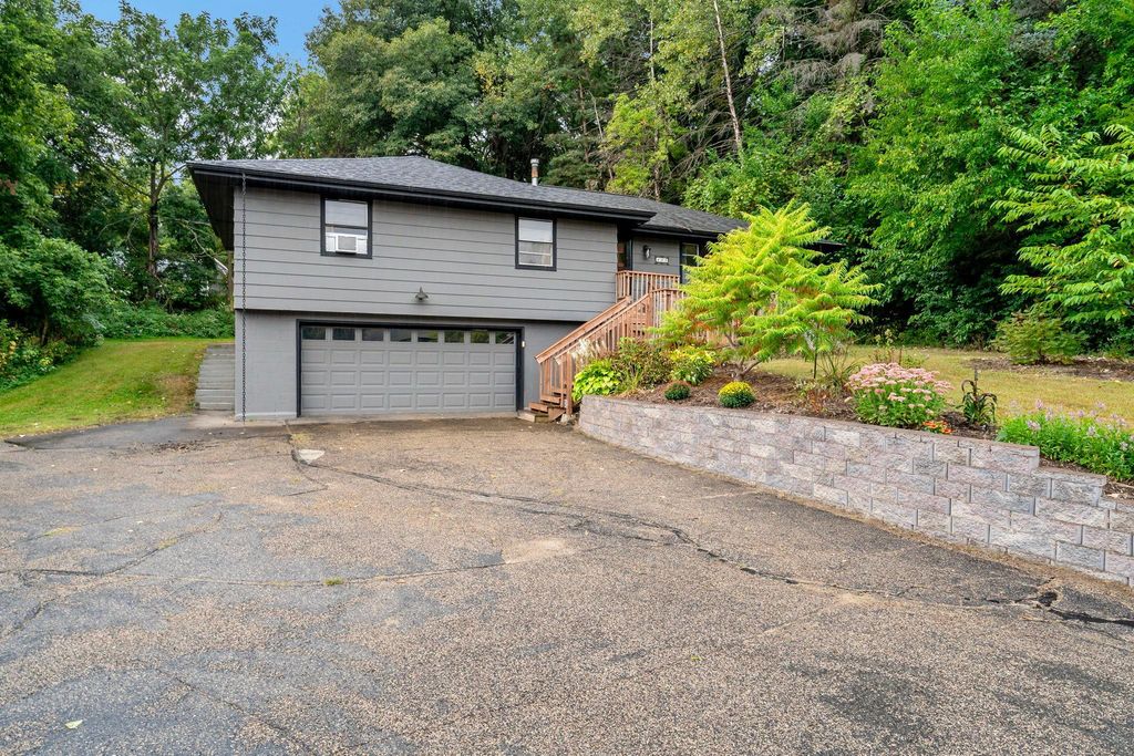 405 Creek Lane, Chaska, MN 55318 — photo 2