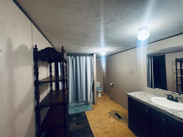 235 Red Oak, Onalaska, TX 77360