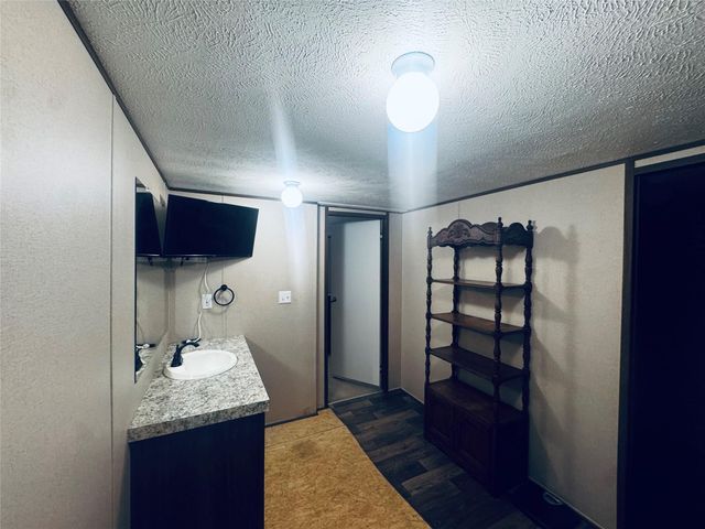 235 Red Oak, Onalaska, TX 77360