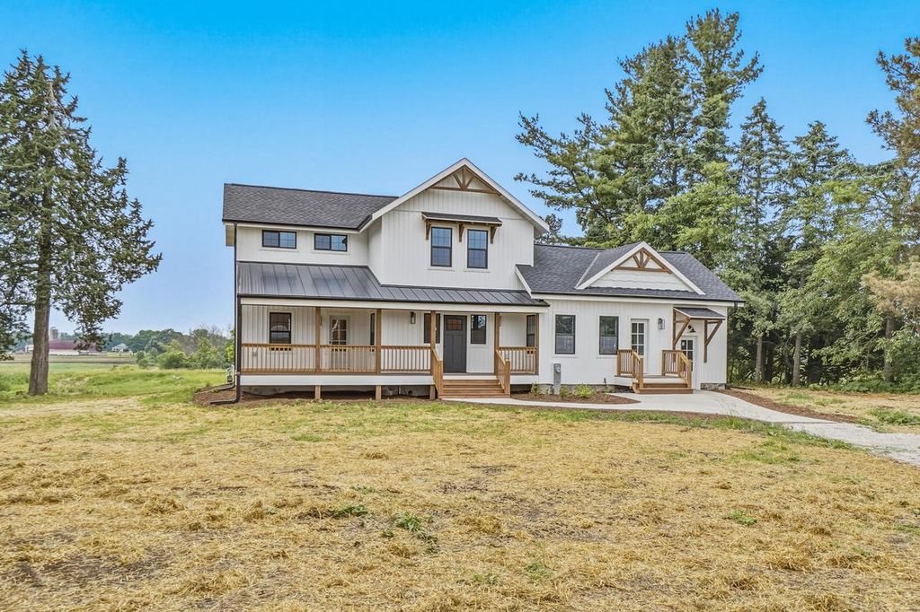W541 Madison AVENUE, Ixonia, WI 53036