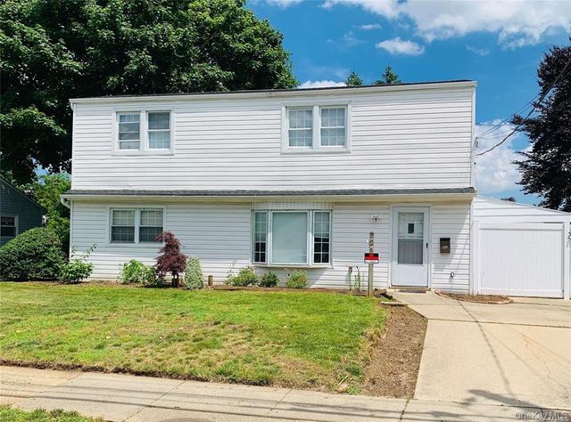 23 Ginny Lane, Bethpage, NY 11714