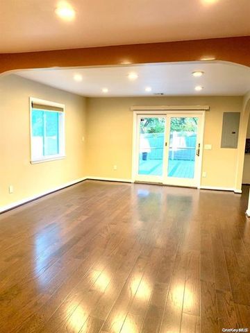 23 Ginny Lane, Bethpage, NY 11714