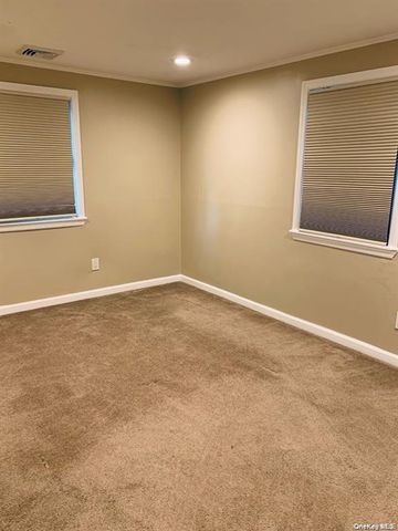 23 Ginny Lane, Bethpage, NY 11714