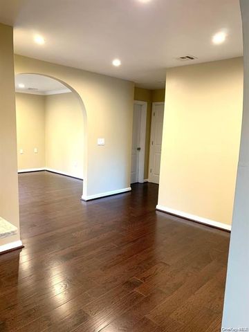 23 Ginny Lane, Bethpage, NY 11714