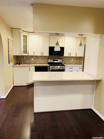 23 Ginny Lane, Bethpage, NY 11714