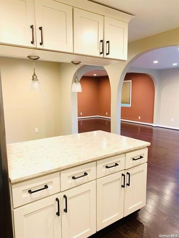 23 Ginny Lane, Bethpage, NY 11714