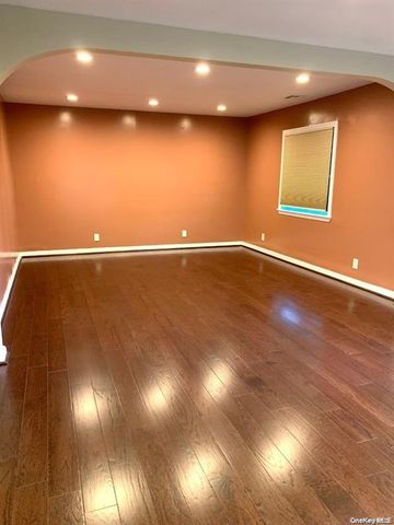 23 Ginny Lane, Bethpage, NY 11714