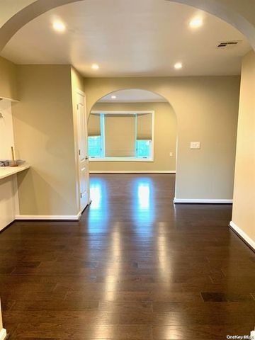 23 Ginny Lane, Bethpage, NY 11714