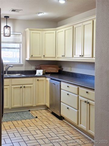 1791 W Mcgill Circle, Eufaula, OK 74432