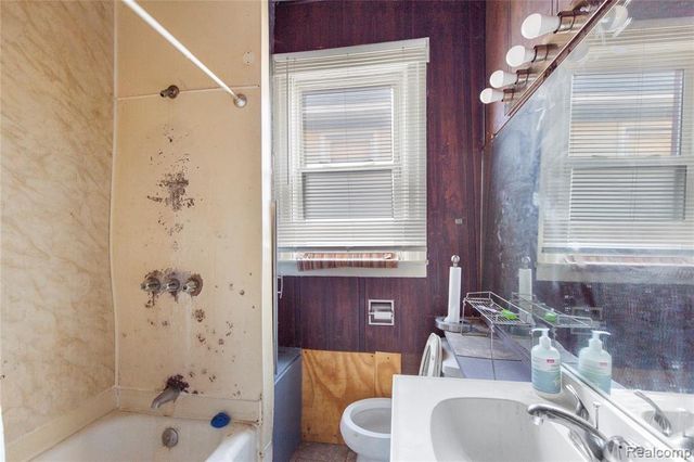 5049 Pennsylvania Street, Detroit, MI 48213