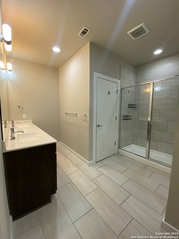 330 Clay St Unit 28, San Antonio, TX 78204
