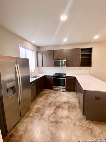 330 Clay St Unit 28, San Antonio, TX 78204