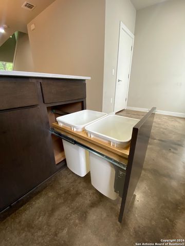 330 Clay St Unit 28, San Antonio, TX 78204