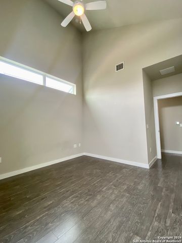 330 Clay St Unit 28, San Antonio, TX 78204