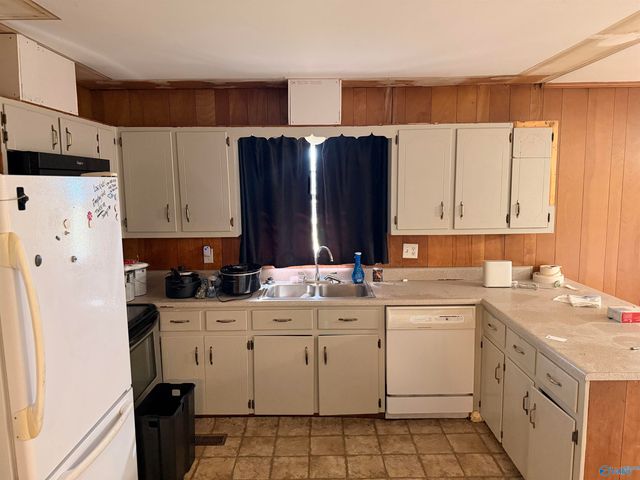 2104 Pinehurst Street SW, Hartselle, AL 35640