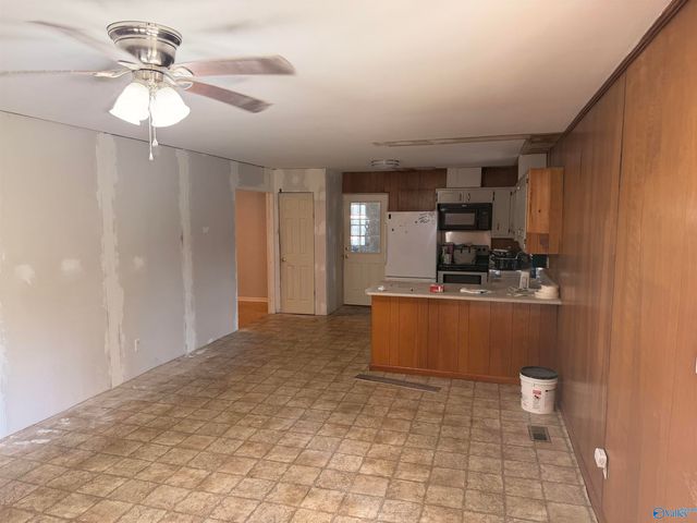 2104 Pinehurst Street SW, Hartselle, AL 35640