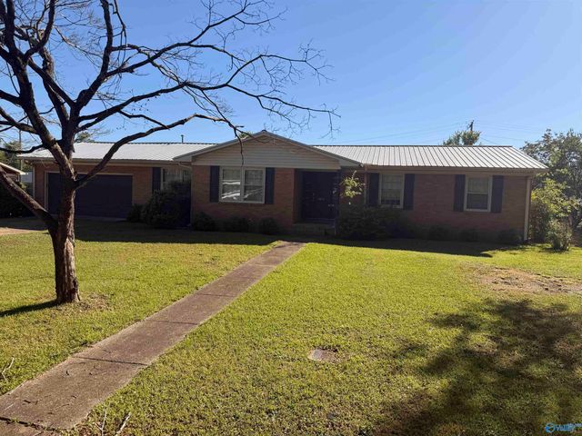 2104 Pinehurst Street SW, Hartselle, AL 35640