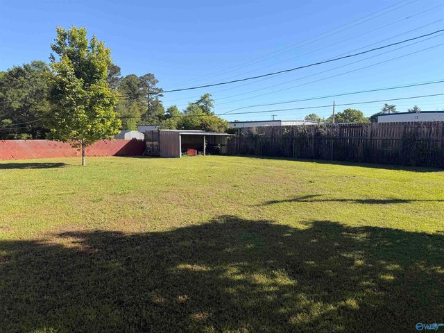 2104 Pinehurst Street SW, Hartselle, AL 35640