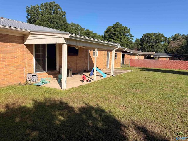 2104 Pinehurst Street SW, Hartselle, AL 35640