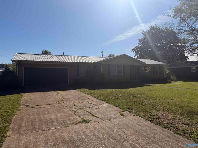 2104 Pinehurst Street SW, Hartselle, AL 35640