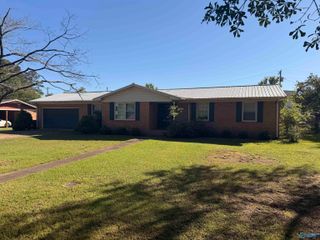 2104 Pinehurst Street SW, Hartselle, AL 35640
