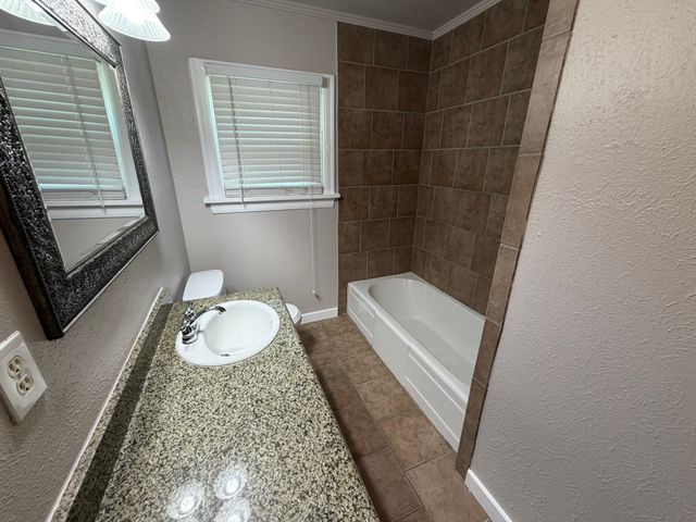 4332 Calmont Avenue, Fort Worth, TX 76107