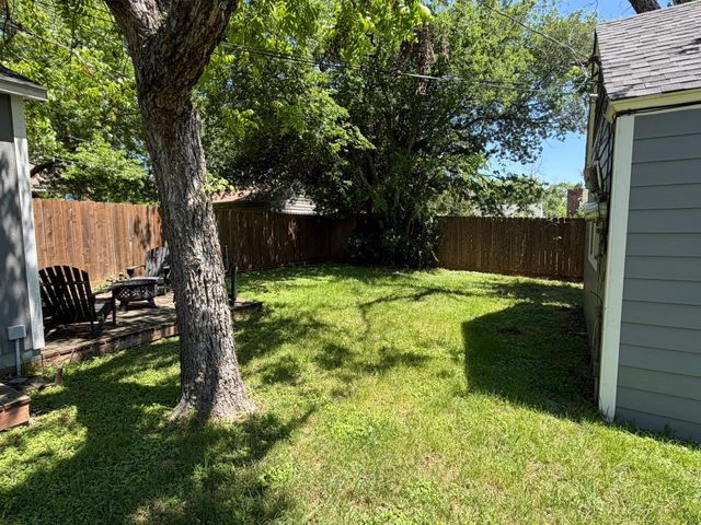 4332 Calmont Avenue, Fort Worth, TX 76107