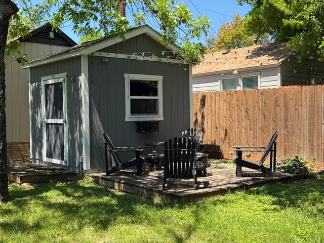 4332 Calmont Avenue, Fort Worth, TX 76107