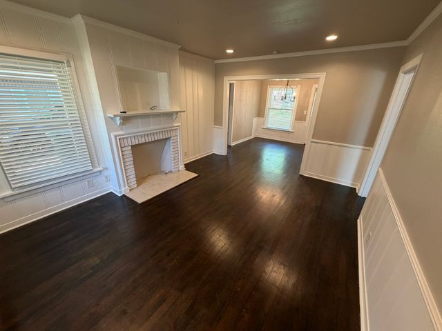 4332 Calmont Avenue, Fort Worth, TX 76107