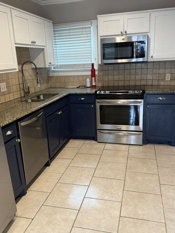 4332 Calmont Avenue, Fort Worth, TX 76107