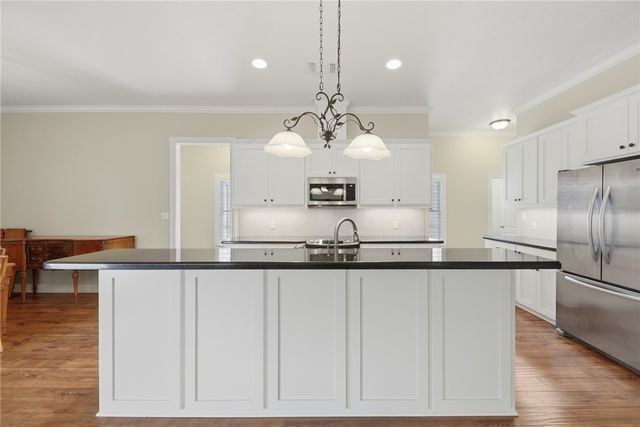 2424 Dillon Street, Brenham, TX 77833