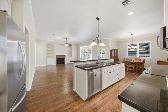 2424 Dillon Street, Brenham, TX 77833