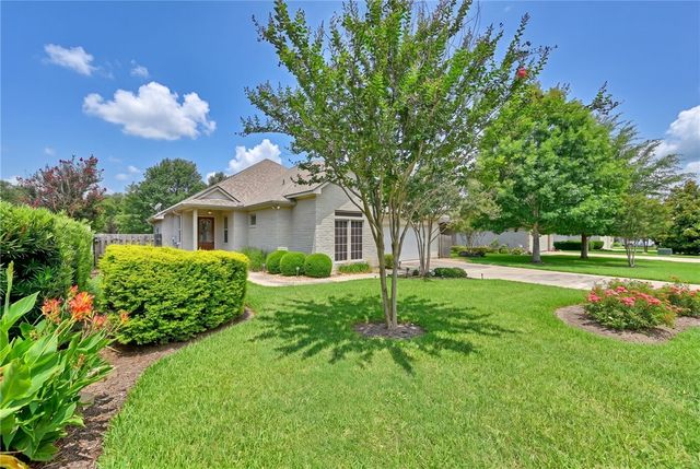 2424 Dillon Street, Brenham, TX 77833