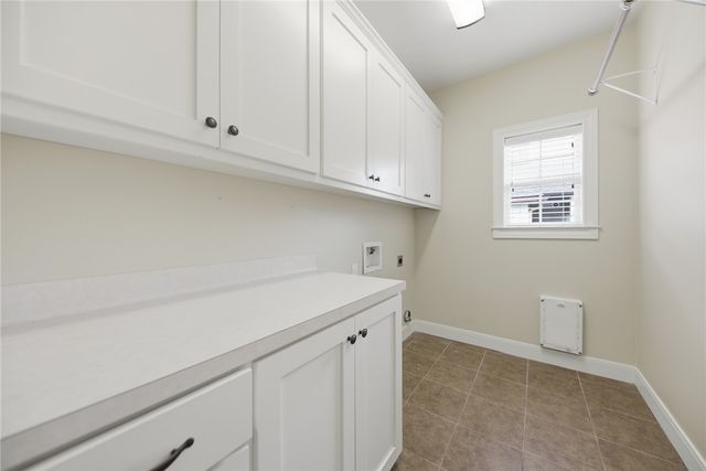 2424 Dillon Street, Brenham, TX 77833