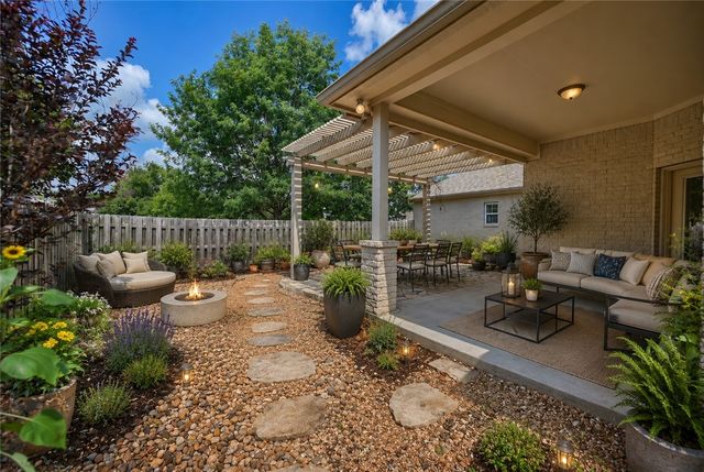 2424 Dillon Street, Brenham, TX 77833