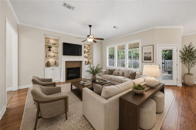 2424 Dillon Street, Brenham, TX 77833